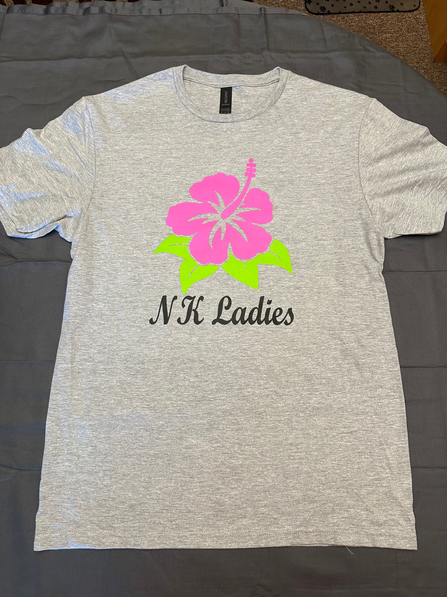 NK Ladies T-shirt with Hibiscus Hawaiian Pink Flower - Sport Gray